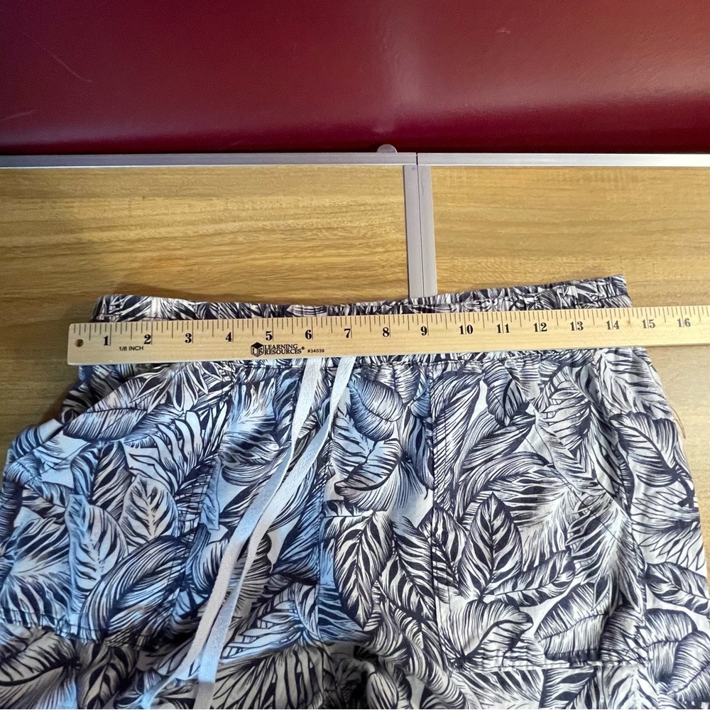 Land N Sea Leaf Print Capris - Picture 3 of 7